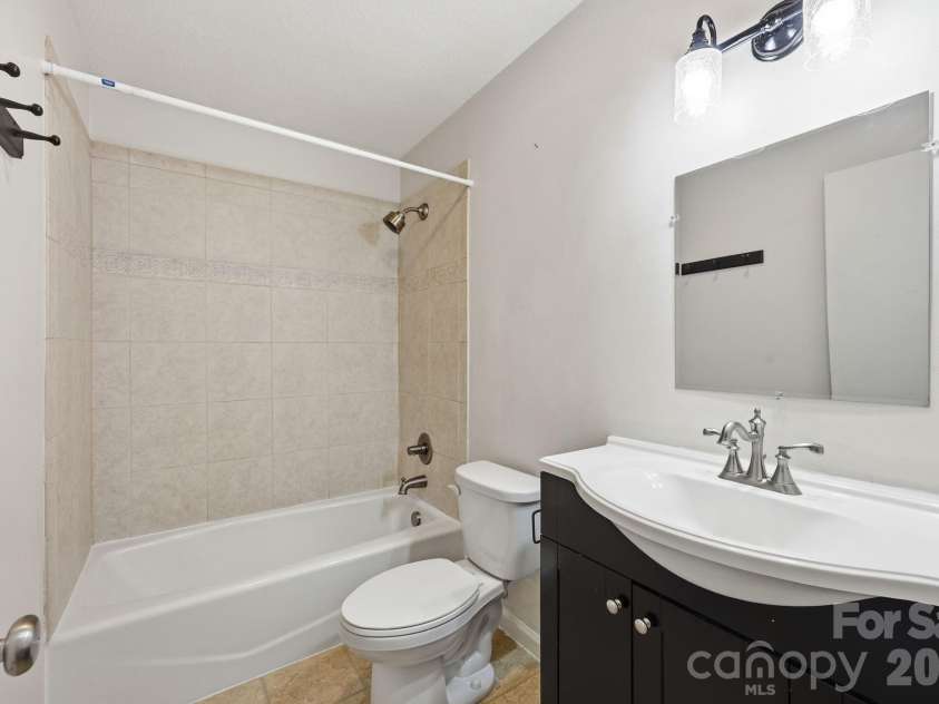 1300 Larchmont Place, Salisbury, NC 28144.  MLS# CAR4404056, YatesRealty ID 7704. 