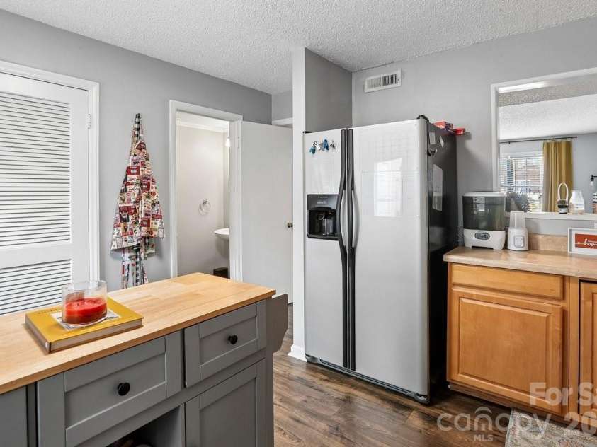1300 Larchmont Place, Salisbury, NC 28144.  MLS# CAR4410490, YatesRealty ID 7704. 