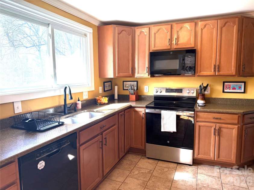 112 Elwood Street, Kannapolis, NC 28081.  MLS# CAR4353308, YatesRealty ID 7705. 