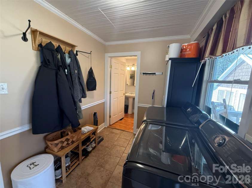 112 Elwood Street, Kannapolis, NC 28081.  MLS# CAR4353308, YatesRealty ID 7705. Drop zone and laundry area 