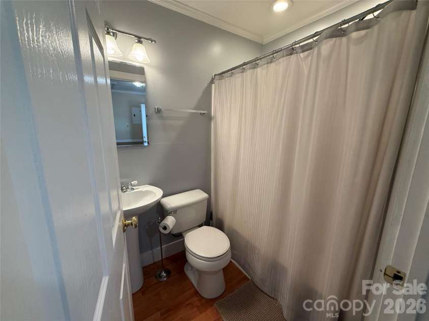 112 Elwood Street, Kannapolis, NC 28081.  MLS# CAR4353308, YatesRealty ID 7705. Second full bath 