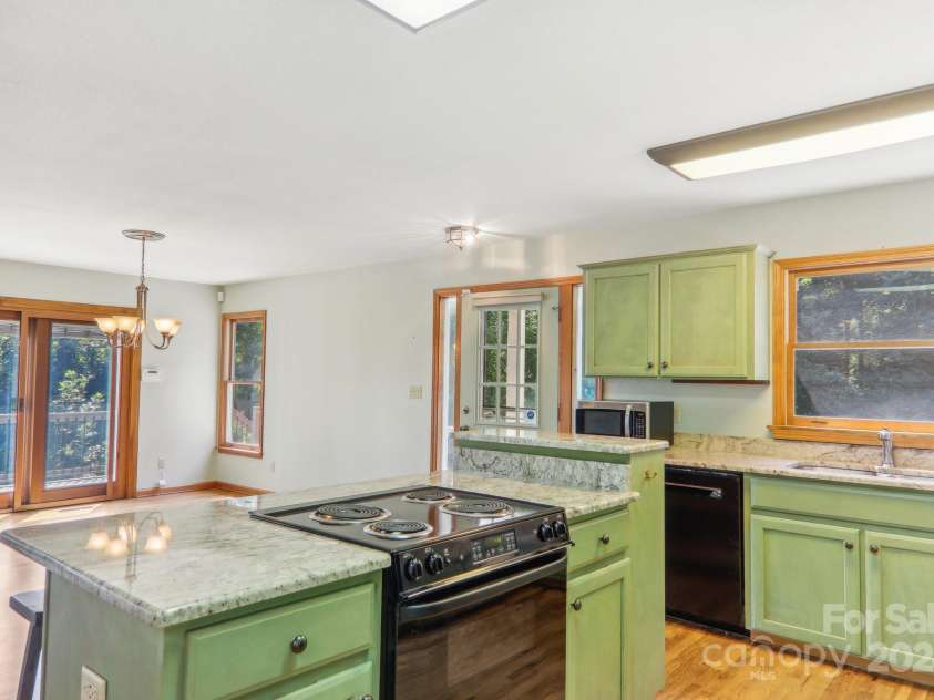 376 Higher Ground Ridge, Waynesville, NC 28785.  MLS# CAR4174661, YatesRealty ID 7705. 