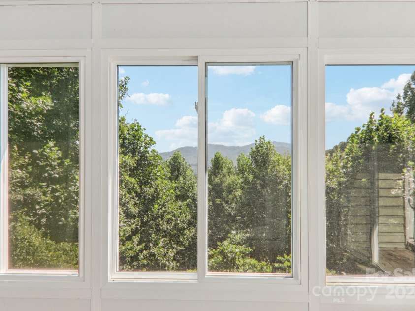376 Higher Ground Ridge, Waynesville, NC 28785.  MLS# CAR4174661, YatesRealty ID 7705. 