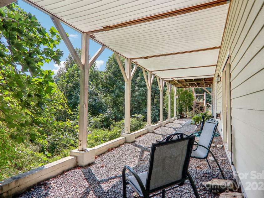 376 Higher Ground Ridge, Waynesville, NC 28785.  MLS# CAR4174661, YatesRealty ID 7705. 