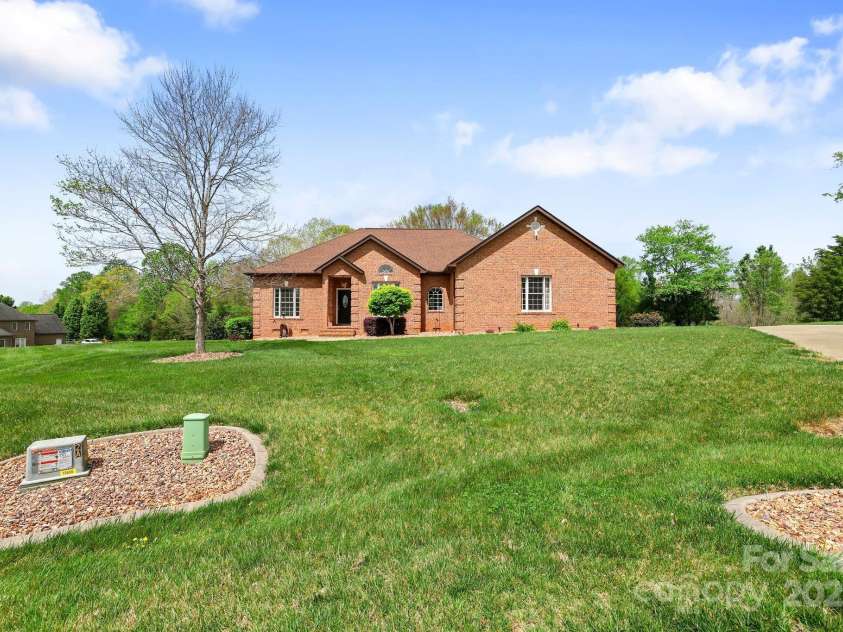 121 Capstone Court, Statesville, NC 28625.  MLS# CAR4244865, YatesRealty ID 7707. 