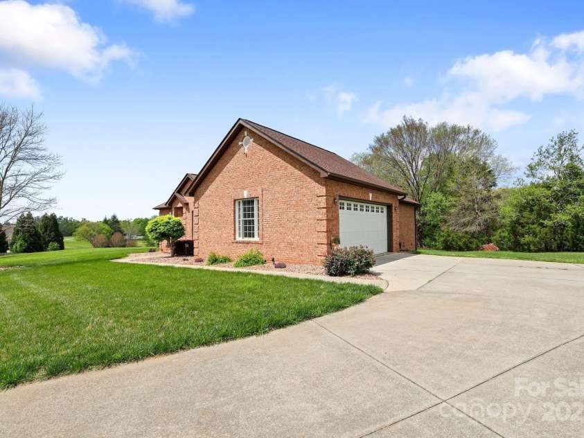 121 Capstone Court, Statesville, NC 28625.  MLS# CAR4244865, YatesRealty ID 7707. 