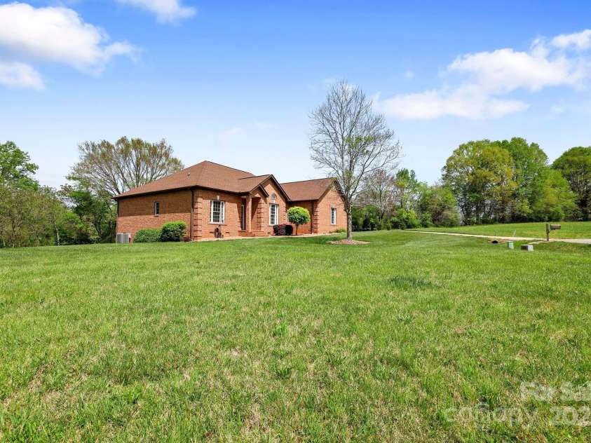 121 Capstone Court, Statesville, NC 28625.  MLS# CAR4244865, YatesRealty ID 7707. 