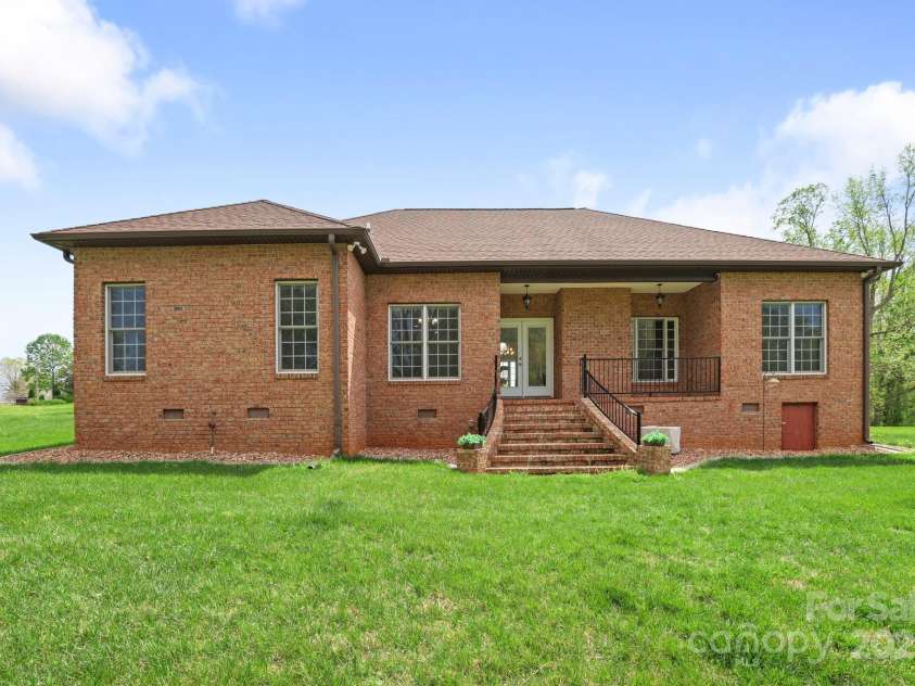 121 Capstone Court, Statesville, NC 28625.  MLS# CAR4244865, YatesRealty ID 7707. 