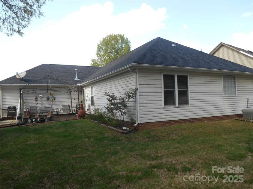 158 Margaret Turner Road, Charlotte, NC 28216.  MLS# CAR4243785, YatesRealty ID 7710. Back yard