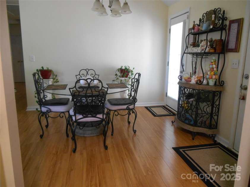 158 Margaret Turner Road, Charlotte, NC 28216.  MLS# CAR4243785, YatesRealty ID 7710. Dining area