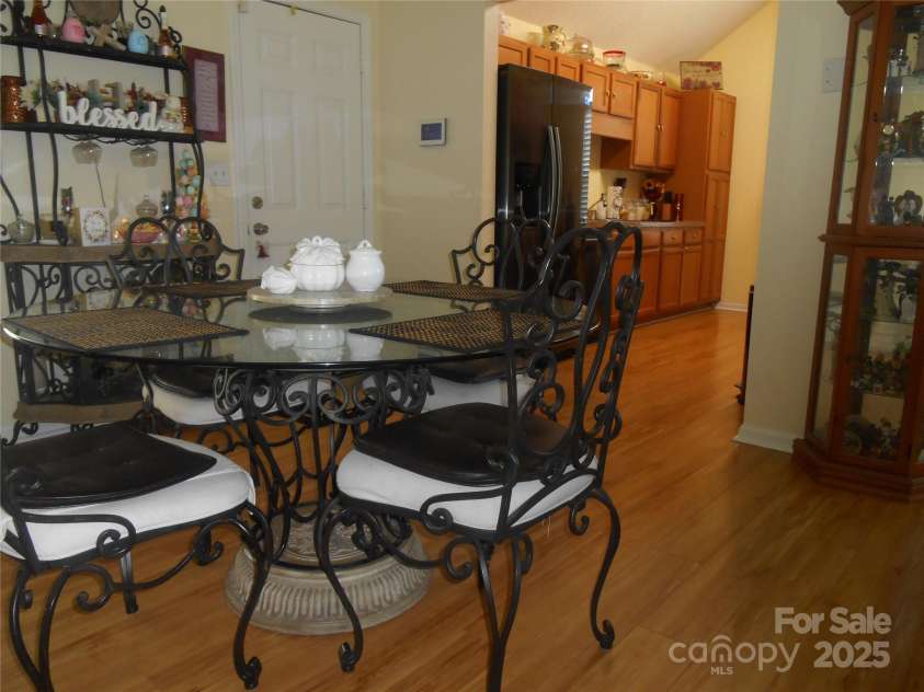 158 Margaret Turner Road, Charlotte, NC 28216.  MLS# CAR4243785, YatesRealty ID 7710. Dining area