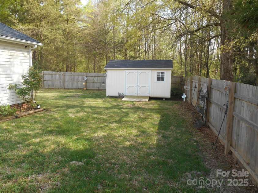 158 Margaret Turner Road, Charlotte, NC 28216.  MLS# CAR4243785, YatesRealty ID 7710. Fenced in rear yard