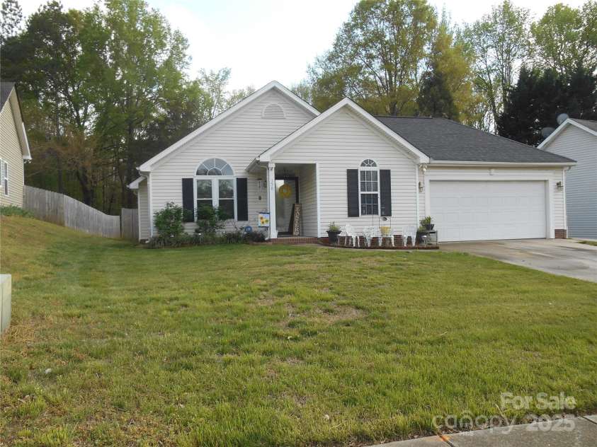 158 Margaret Turner Road, Charlotte, NC 28216.  MLS# CAR4243785, YatesRealty ID 7710. Front view
