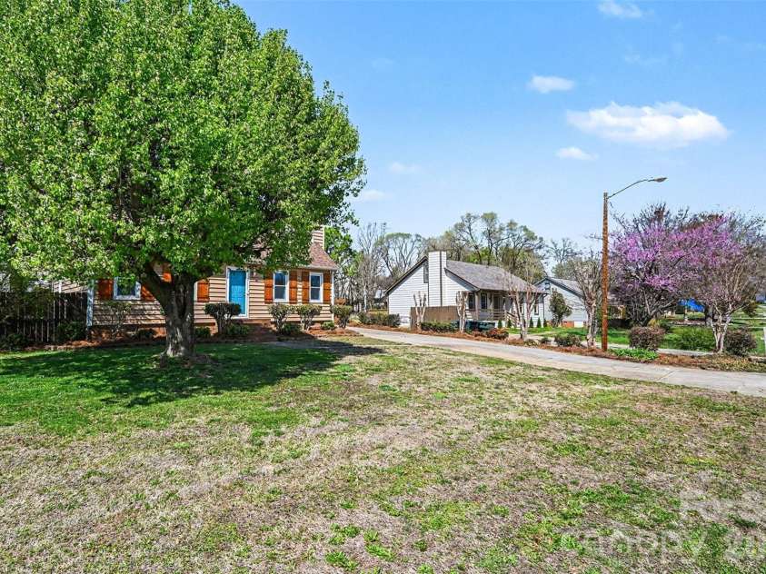 3408 Farm Lake Drive, Concord, NC 28027.  MLS# CAR4359783, YatesRealty ID 7711. 