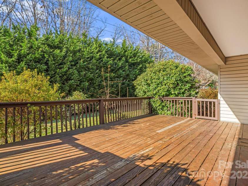362 Mills Gap Road, Asheville, NC 28803.  MLS# CAR4268413, YatesRealty ID 7711. 