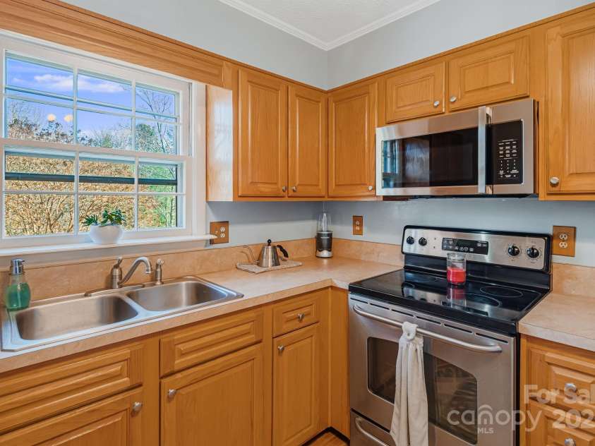 362 Mills Gap Road, Asheville, NC 28803.  MLS# CAR4268413, YatesRealty ID 7711. 