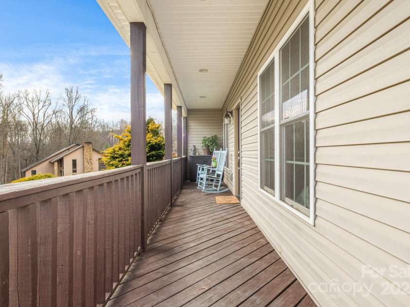 19 Barclay Drive, Candler, NC 28715.  MLS# CAR4242020, YatesRealty ID 7712. 
