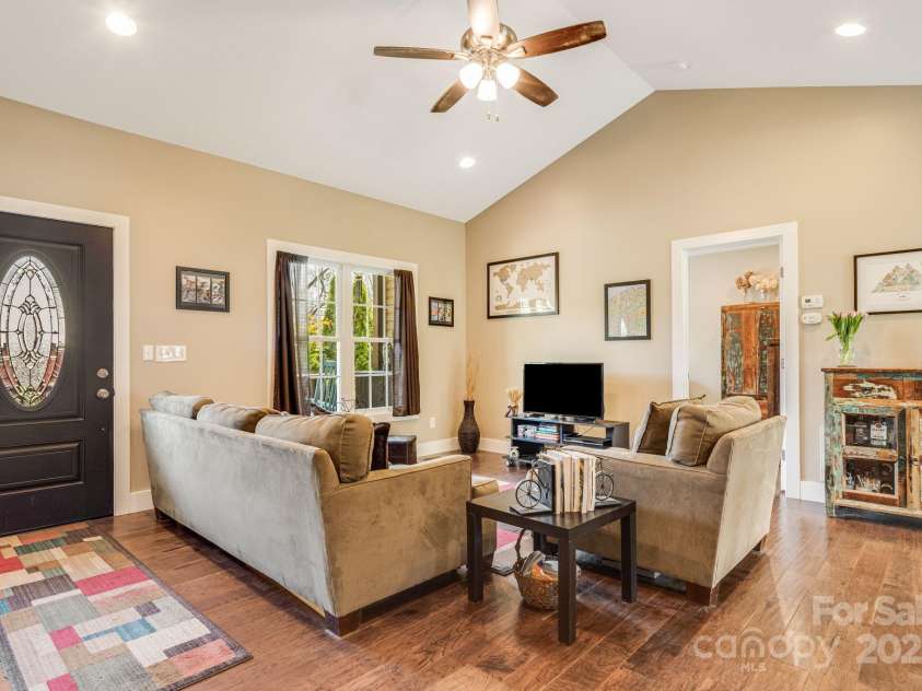 19 Barclay Drive, Candler, NC 28715.  MLS# CAR4242020, YatesRealty ID 7712. 