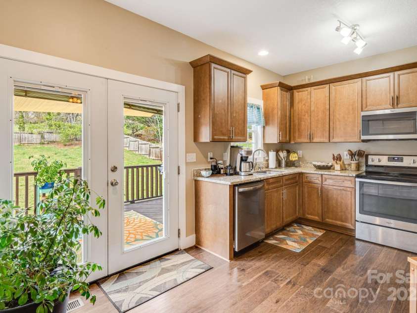 19 Barclay Drive, Candler, NC 28715.  MLS# CAR4242020, YatesRealty ID 7712. 