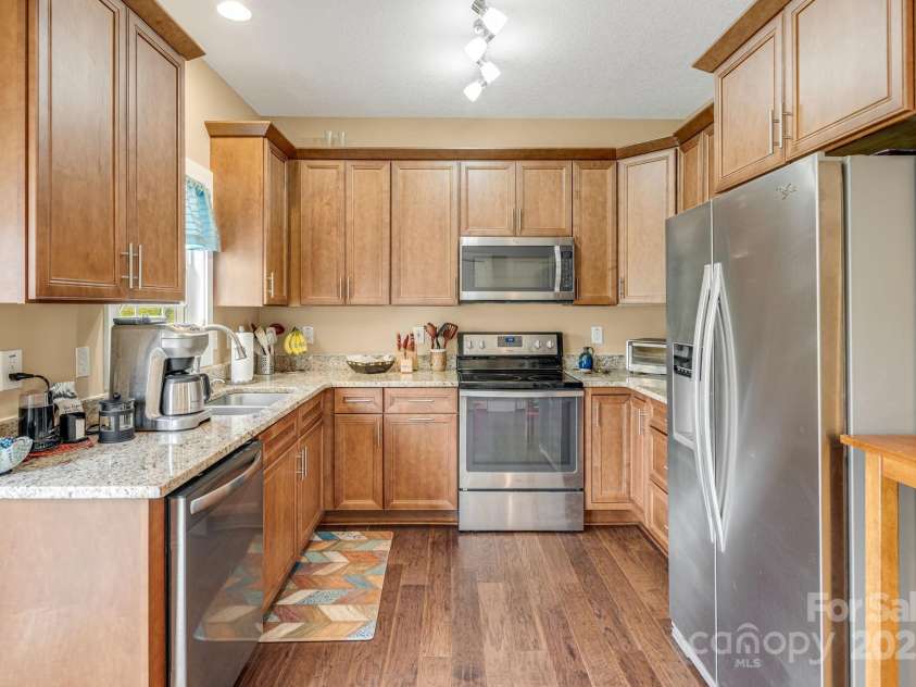 19 Barclay Drive, Candler, NC 28715.  MLS# CAR4242020, YatesRealty ID 7712. 