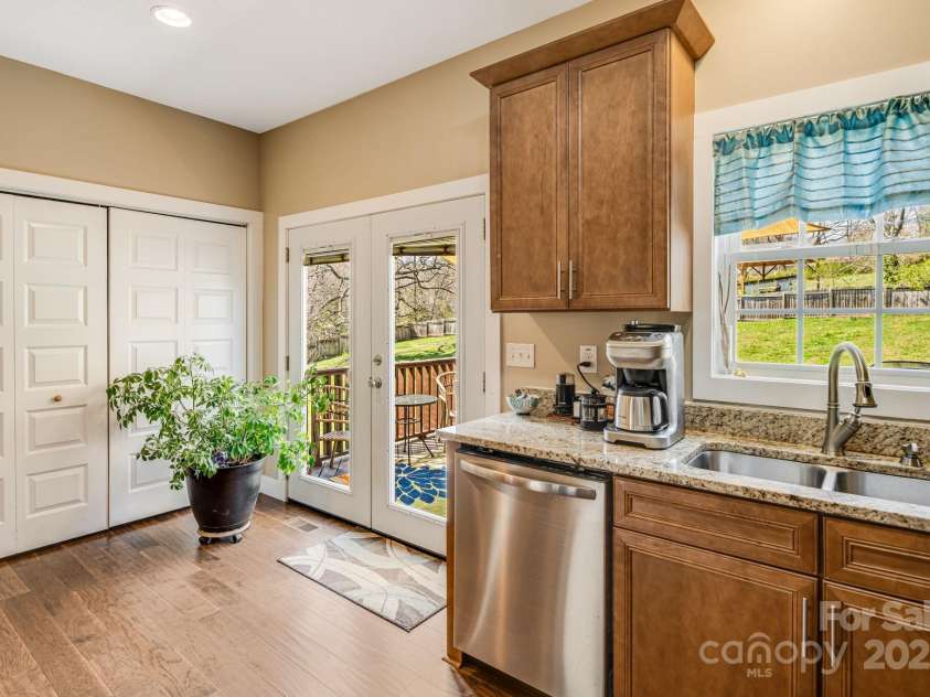 19 Barclay Drive, Candler, NC 28715.  MLS# CAR4242020, YatesRealty ID 7712. 