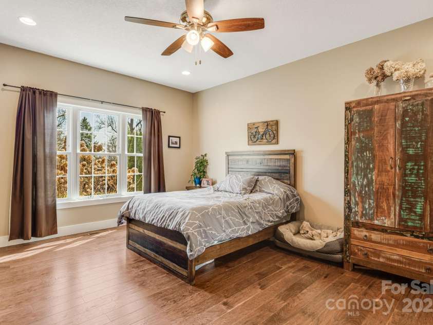 19 Barclay Drive, Candler, NC 28715.  MLS# CAR4242020, YatesRealty ID 7712. 