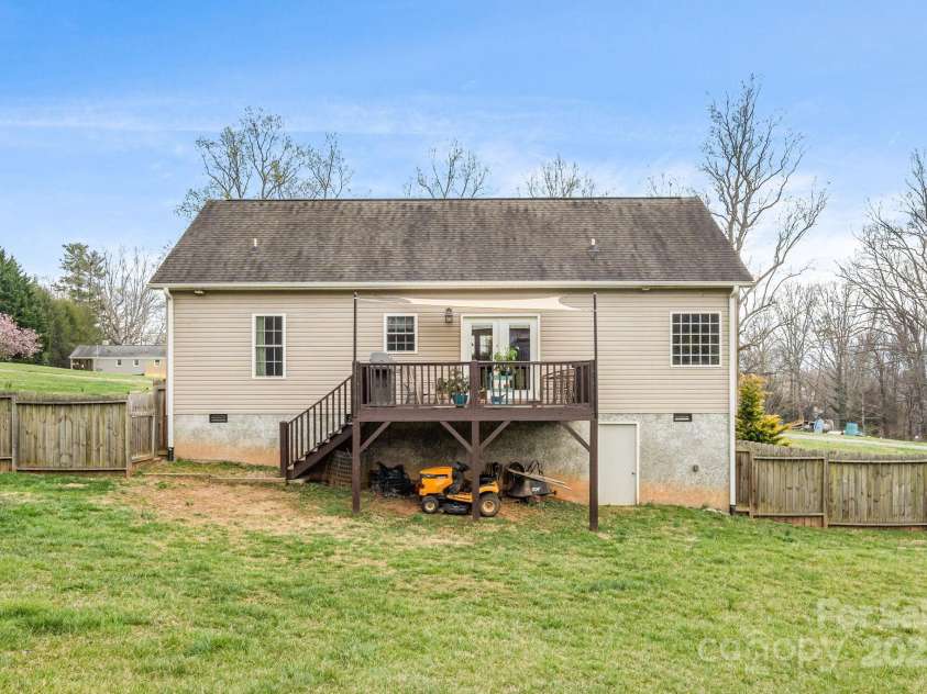 19 Barclay Drive, Candler, NC 28715.  MLS# CAR4242020, YatesRealty ID 7712. 