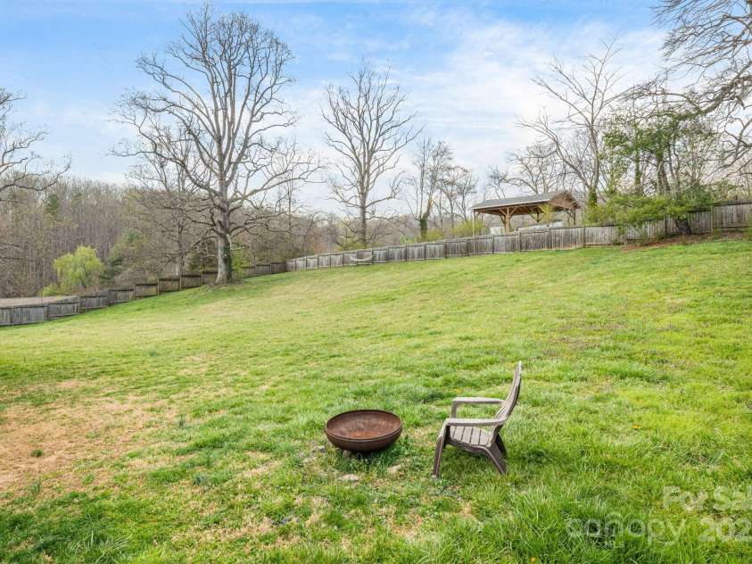 19 Barclay Drive, Candler, NC 28715.  MLS# CAR4242020, YatesRealty ID 7712. 