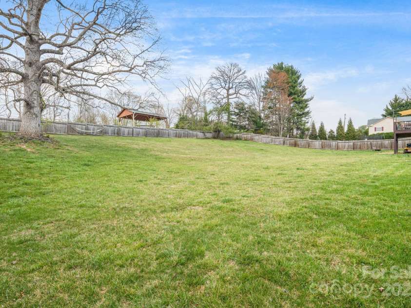 19 Barclay Drive, Candler, NC 28715.  MLS# CAR4242020, YatesRealty ID 7712. 