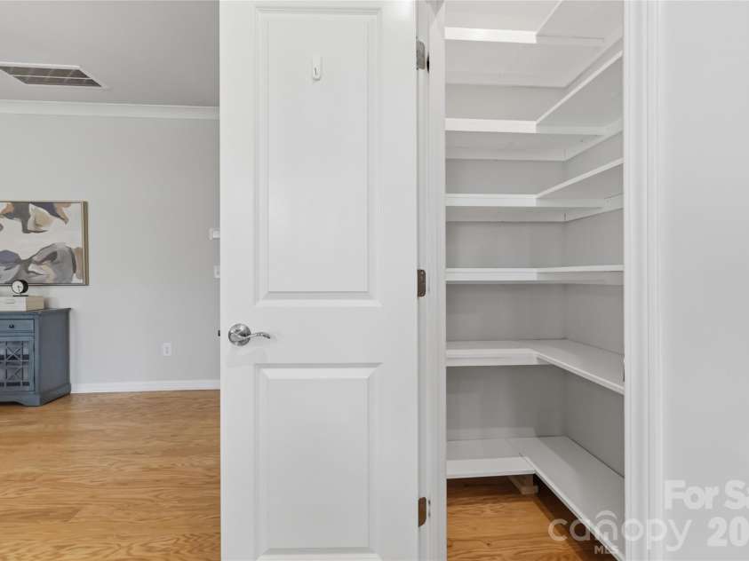 5320 Somerset Hill Lane, Charlotte, NC 28269.  MLS# CAR4413784, YatesRealty ID 7713. 