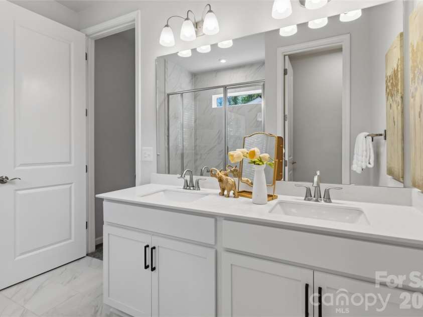 5320 Somerset Hill Lane, Charlotte, NC 28269.  MLS# CAR4413784, YatesRealty ID 7713. 