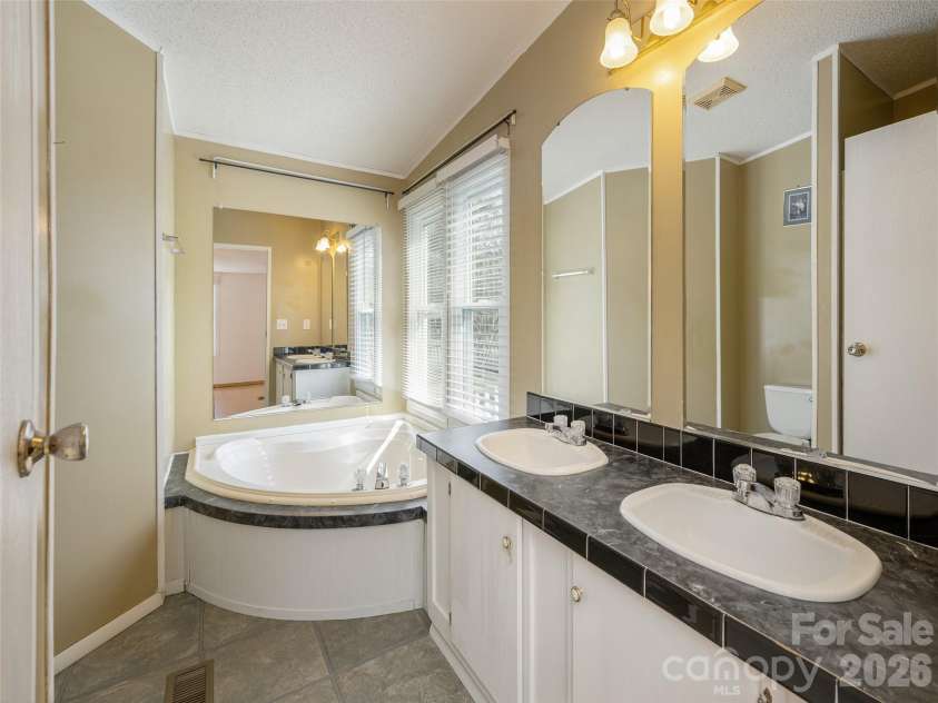 204 Cookies Way, Arden, NC 28704.  MLS# CAR4360700, YatesRealty ID 7714. 