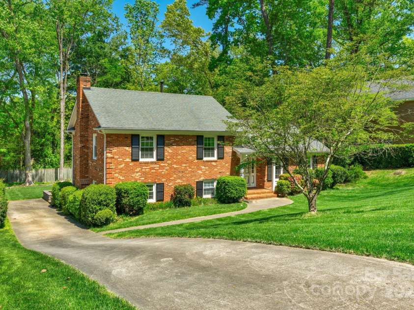 2815 Burnt Mill Road, Charlotte, NC 28210.  MLS# CAR4247538, YatesRealty ID 7714. 