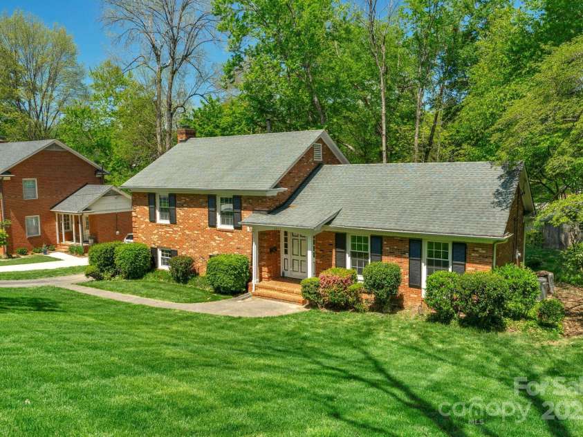 2815 Burnt Mill Road, Charlotte, NC 28210.  MLS# CAR4247538, YatesRealty ID 7714. 