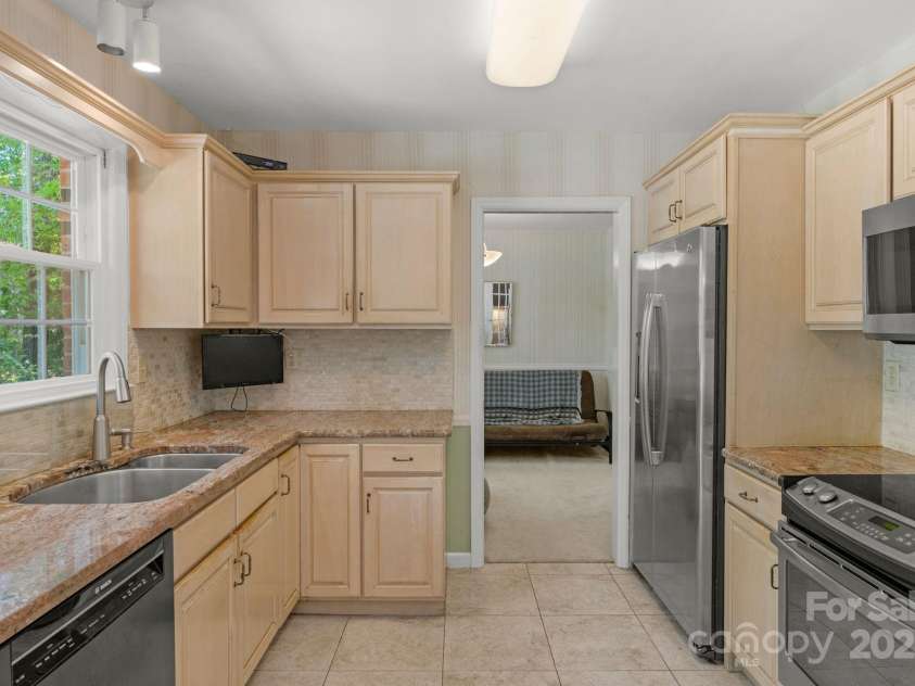 2815 Burnt Mill Road, Charlotte, NC 28210.  MLS# CAR4247538, YatesRealty ID 7714. 