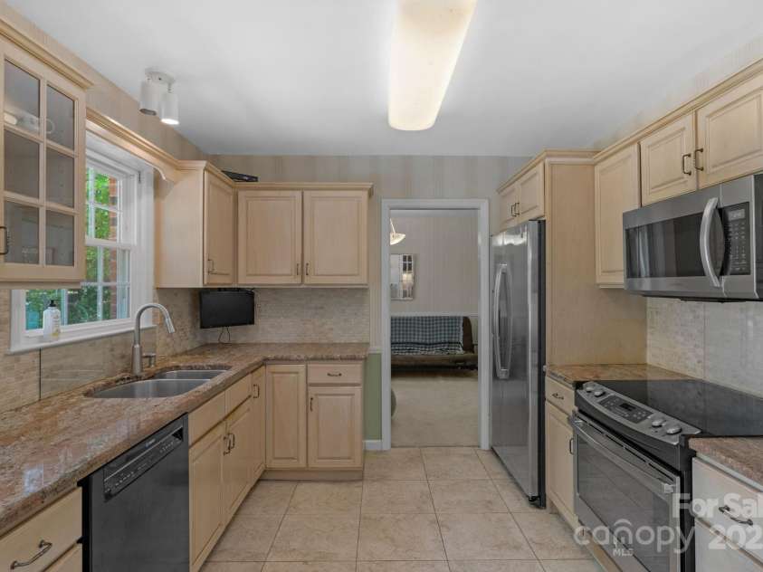 2815 Burnt Mill Road, Charlotte, NC 28210.  MLS# CAR4247538, YatesRealty ID 7714. 