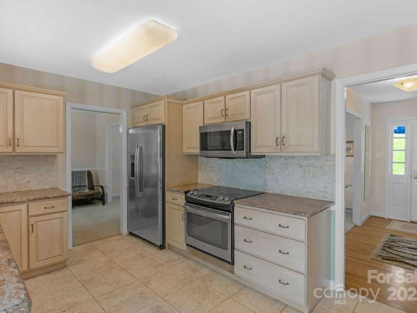 2815 Burnt Mill Road, Charlotte, NC 28210.  MLS# CAR4247538, YatesRealty ID 7714. 