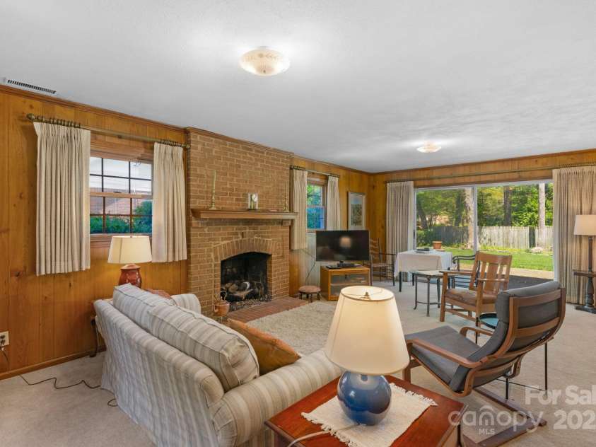2815 Burnt Mill Road, Charlotte, NC 28210.  MLS# CAR4247538, YatesRealty ID 7714. 