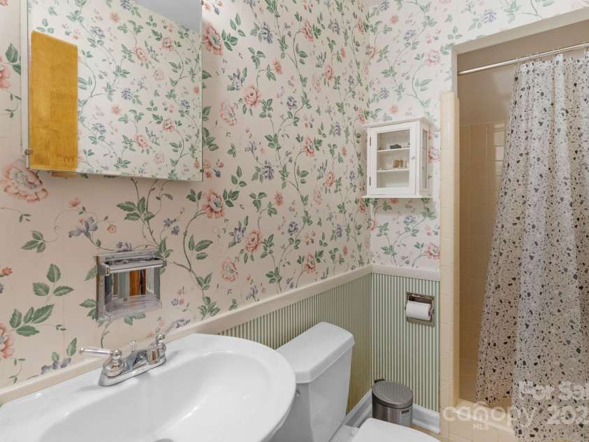 2815 Burnt Mill Road, Charlotte, NC 28210.  MLS# CAR4247538, YatesRealty ID 7714. 