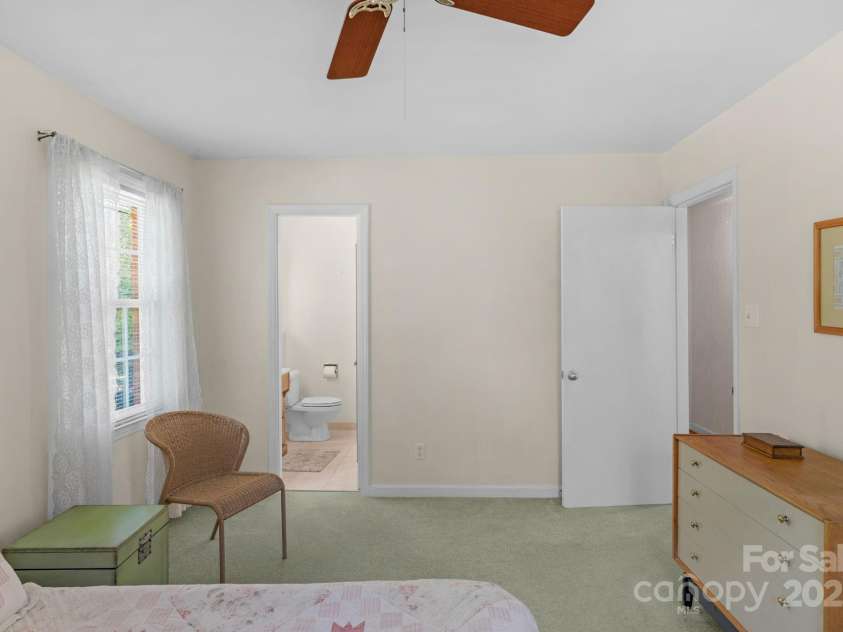 2815 Burnt Mill Road, Charlotte, NC 28210.  MLS# CAR4247538, YatesRealty ID 7714. 