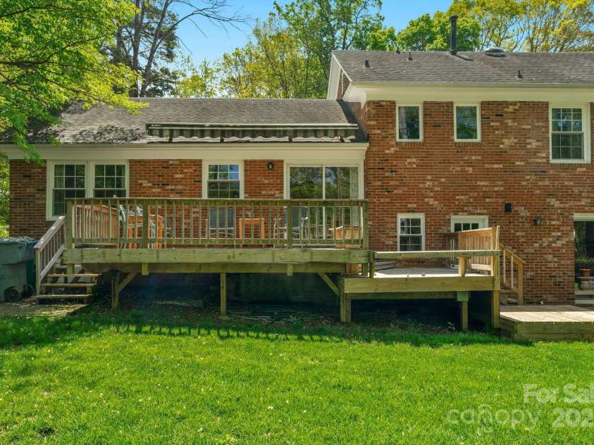 2815 Burnt Mill Road, Charlotte, NC 28210.  MLS# CAR4247538, YatesRealty ID 7714. 