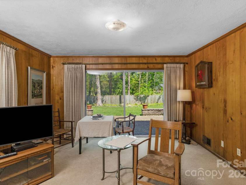 2815 Burnt Mill Road, Charlotte, NC 28210.  MLS# CAR4247538, YatesRealty ID 7714. Exit to patio