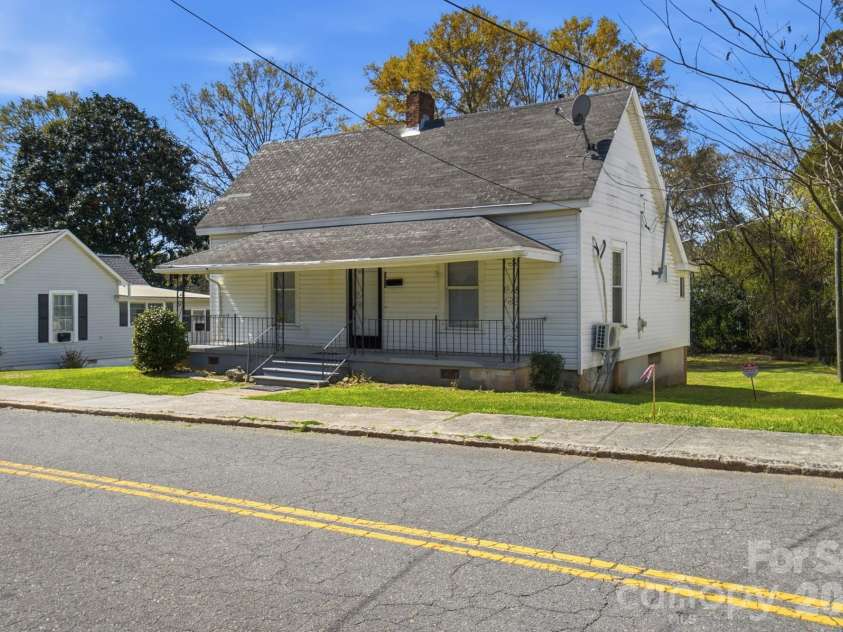 123 Highland Street, Rock Hill, SC 29730.  MLS# CAR4360208, YatesRealty ID 7715. 