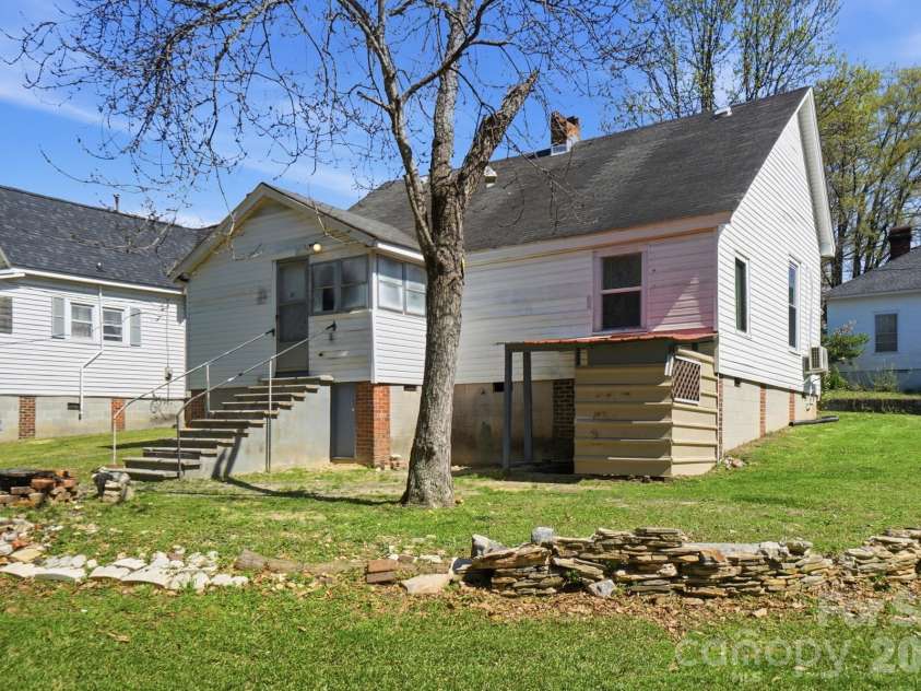 123 Highland Street, Rock Hill, SC 29730.  MLS# CAR4360208, YatesRealty ID 7715. 
