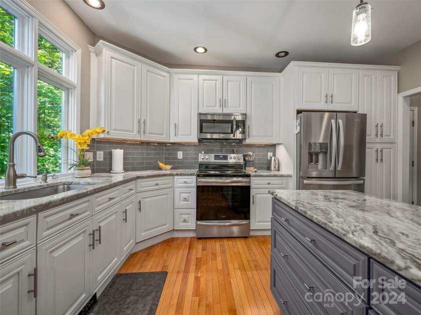 483 Heather Marie Drive, Hendersonville, NC 28792.  MLS# CAR4209214, YatesRealty ID 7717. 