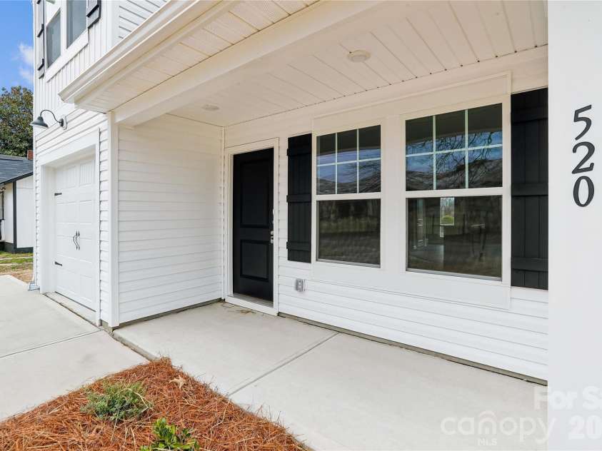 520 Bond Street, Statesville, NC 28677.  MLS# CAR4347335, YatesRealty ID 7717. 