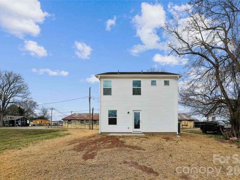 520 Bond Street, Statesville, NC 28677.  MLS# CAR4347335, YatesRealty ID 7717. 