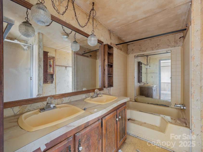 56 Woodscape Drive, Mills River, NC 28759.  MLS# CAR4237896, YatesRealty ID 7718. 