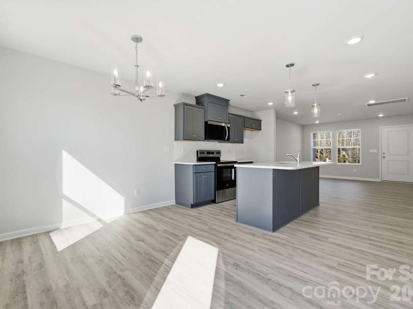935 Wallace Street, Statesville, NC 28677.  MLS# CAR4347338, YatesRealty ID 7718. 