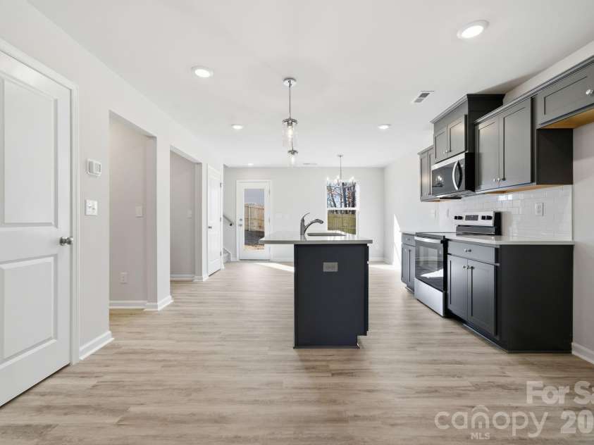 935 Wallace Street, Statesville, NC 28677.  MLS# CAR4347338, YatesRealty ID 7718. 